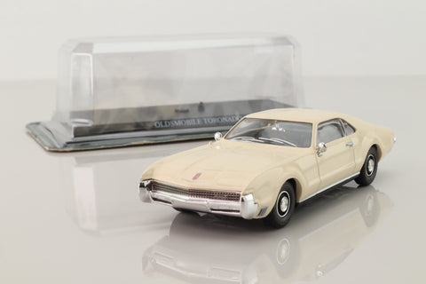 del Prado 28; 1966 Oldsmobile Toronado; Cream