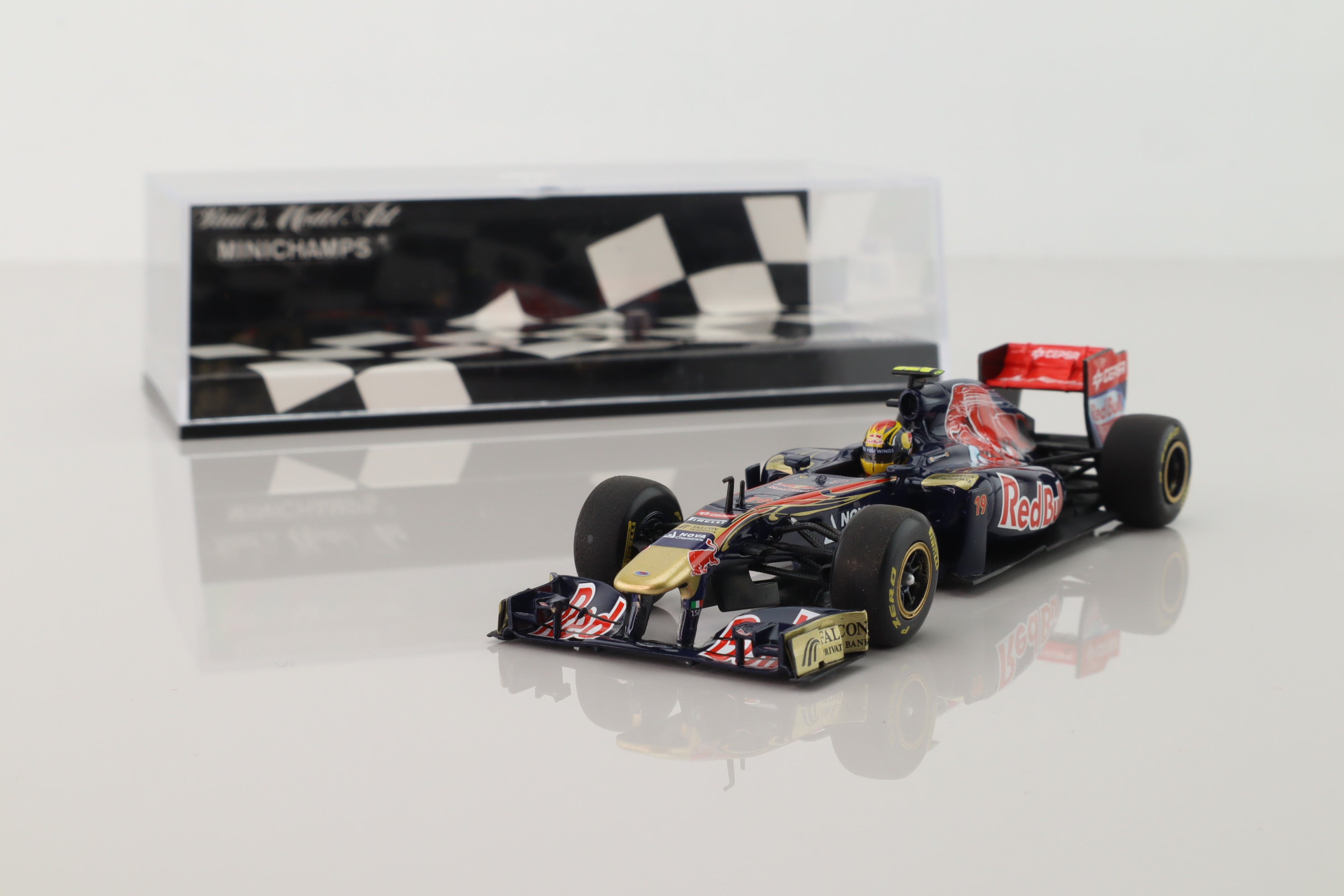Minichamps 410 110019; Toro Rosso STR6 Formula 1; 2011;  Jaime Alguersuari; RN19