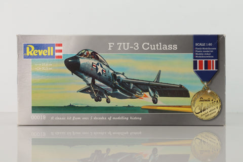 Revell 00019; F 7U-3 Cutlass USAF; Plastic Self-Assembly Kit
