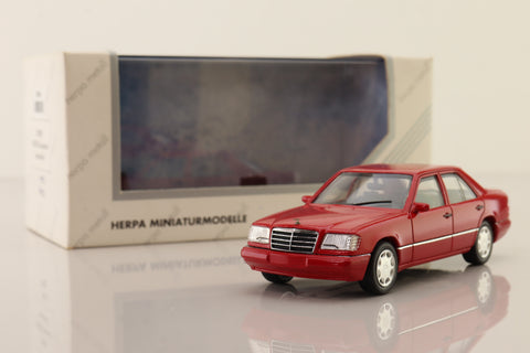 Herpa 070089; 1985 Mercedes-Benz E 320; Limousine, Imperialrot, Red